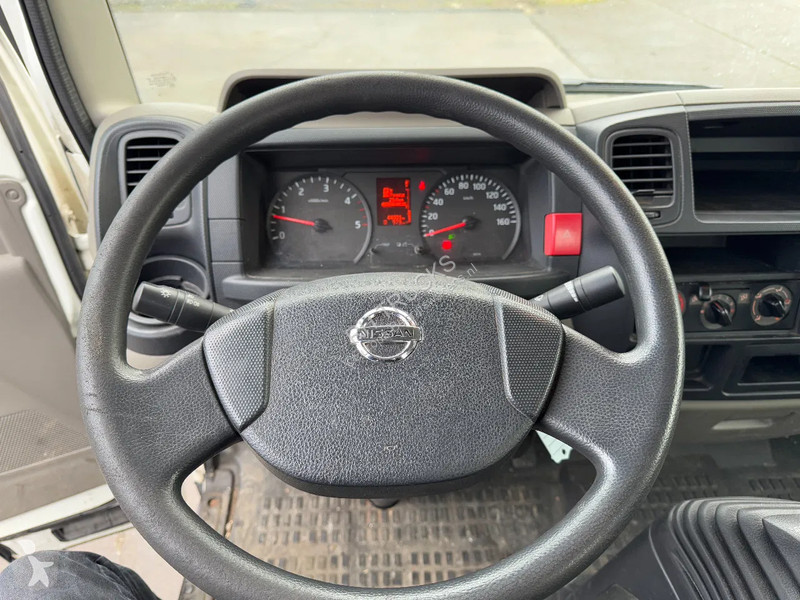Véhicule utilitaire Nissan 35.12 + ISOLI 21...
