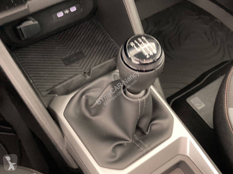 Autoutilitară Dacia Bigster TCe 140