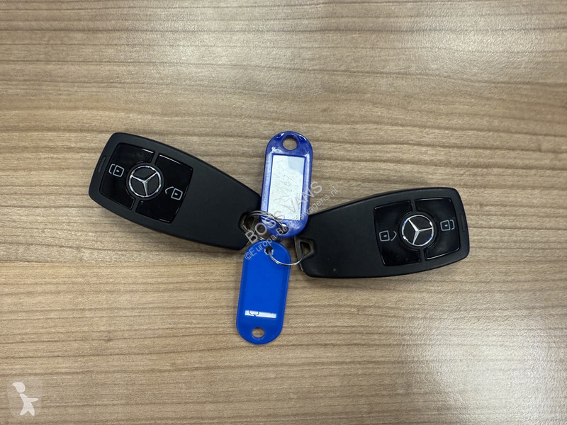 Véhicule utilitaire Mercedes 311 CDI L2H2 AC...