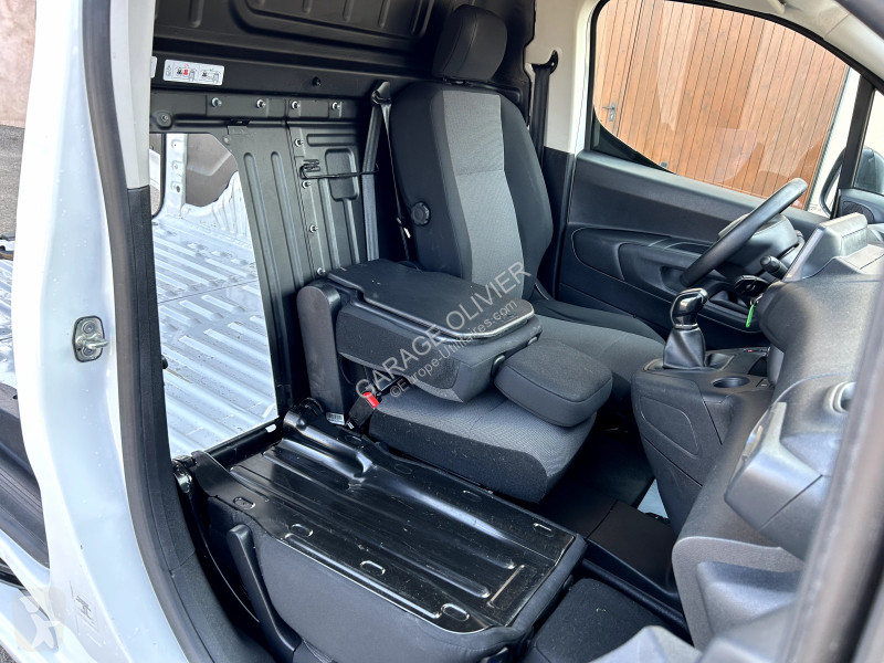 Peugeot Standard 650KG 1.5 Bluehdi 100 Premium van