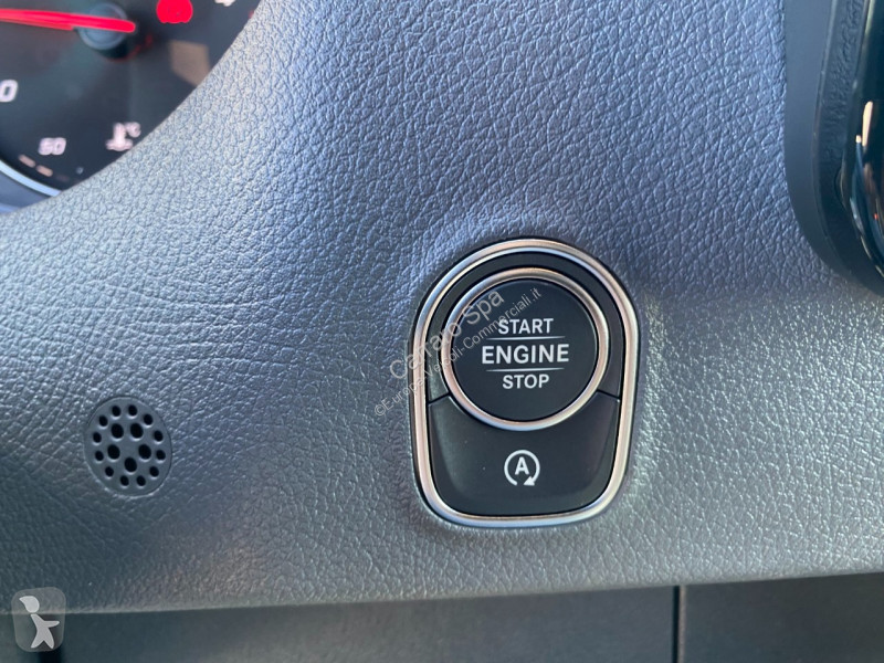 Autoutilitară Mercedes Furgone Traz. Post