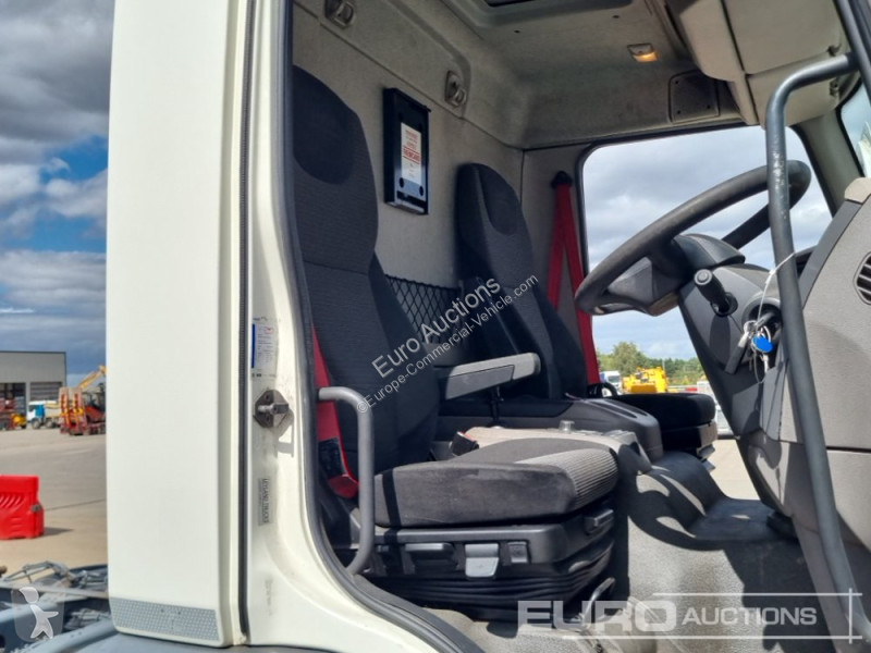 Véhicule utilitaire  LF220