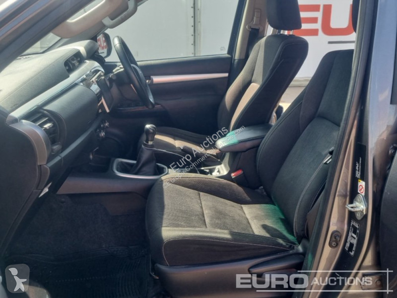 Véhicule utilitaire Toyota Hilux Invincible X