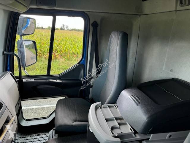 Véhicule utilitaire Volvo 280
