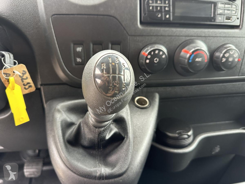 عربة نفعية Renault 2.3 DCI 150