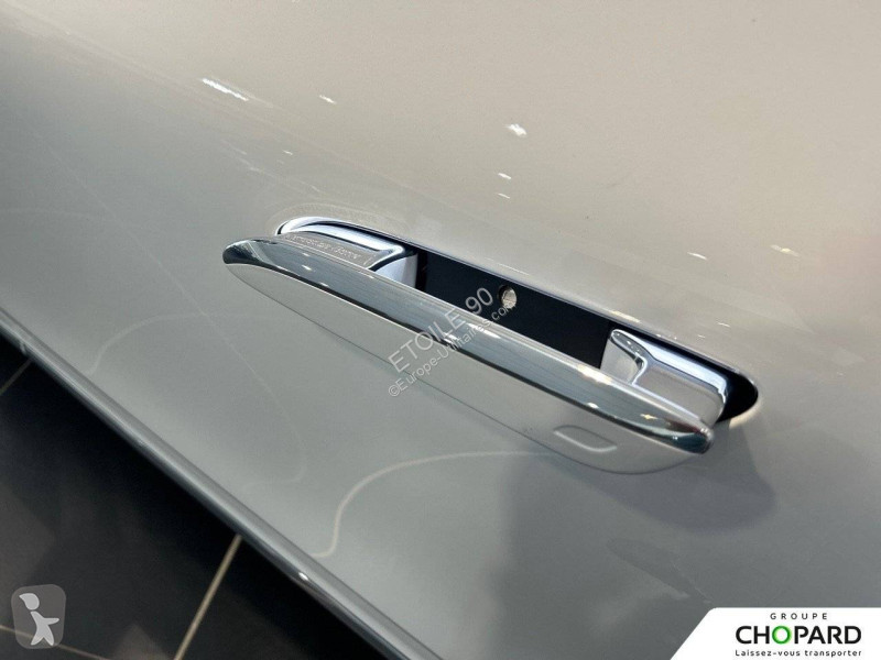 عربة نفعية Mercedes EQE 300