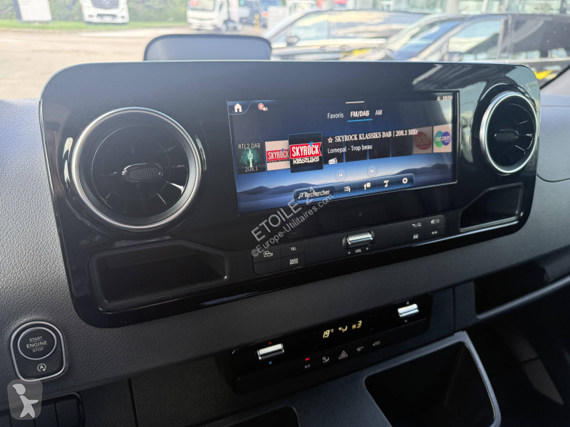 عربة نفعية Mercedes SPRINTER CHASSIS CAB 319...