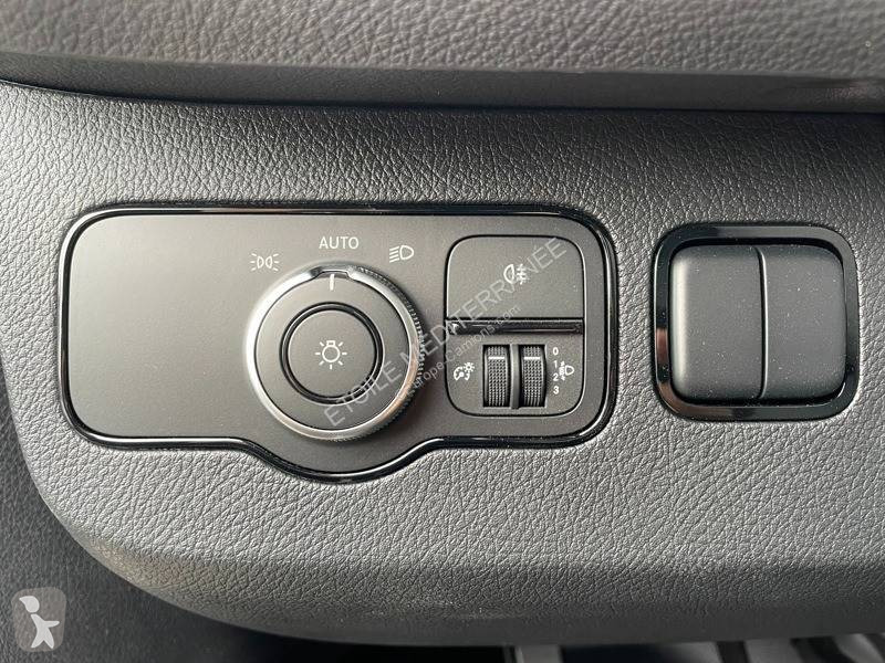 Samochód dostawczy Mercedes