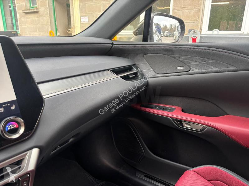 Samochód dostawczy Lexus 500H