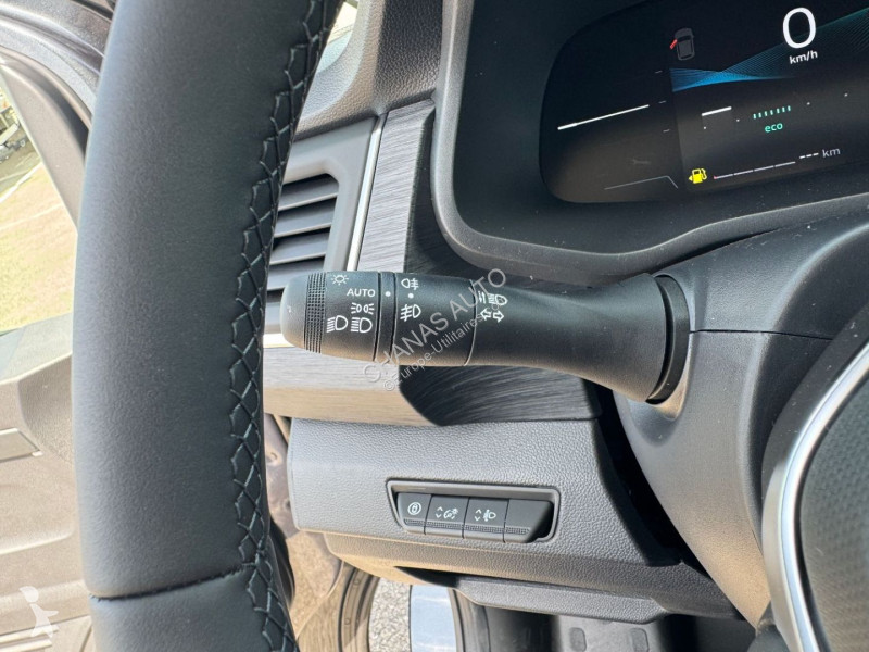 Véhicule utilitaire Renault L1H1 3T BLUE DCI...