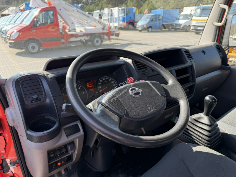 Nissan  Transporter
