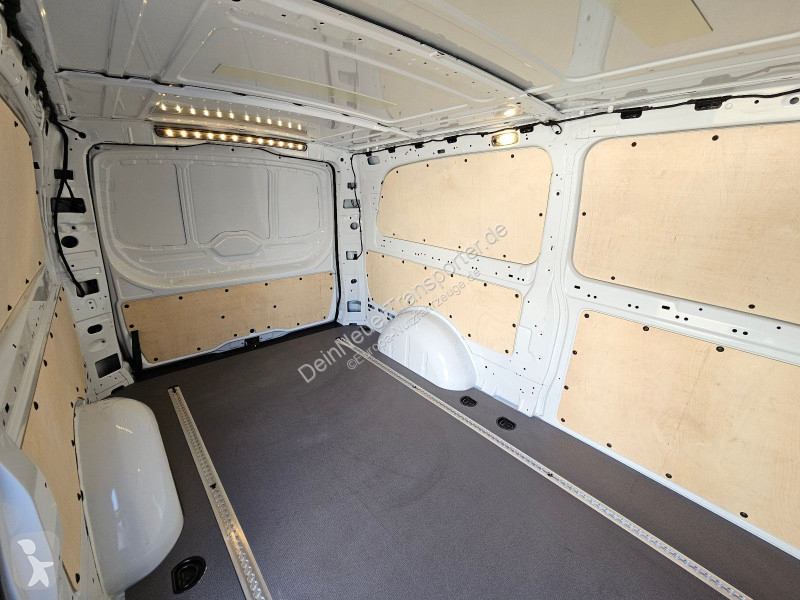 Mercedes Vito...