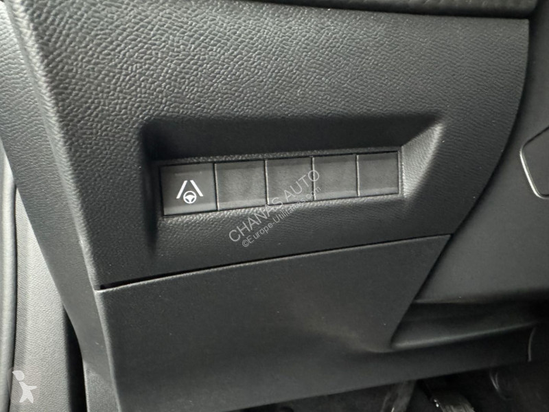 Véhicule utilitaire Peugeot 1.2 Hybrid 145 GT...