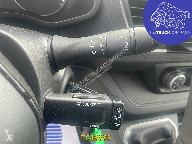 عربة نفعية Renault 3 150.30 EDC6 L1H1