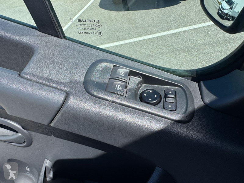 Véhicule utilitaire Renault F3300 L1H1 2.3 BLUE...