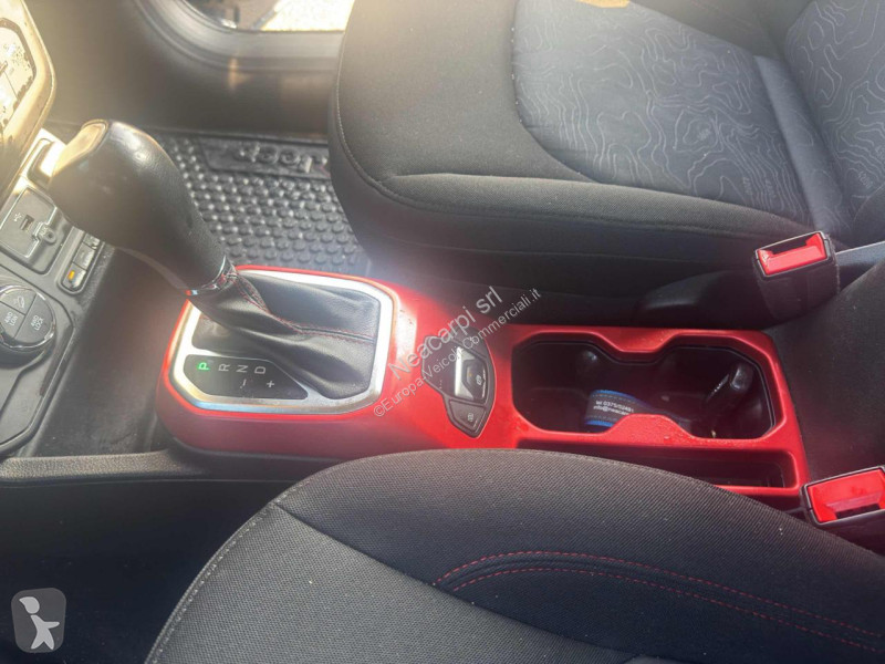عربة نفعية Jeep