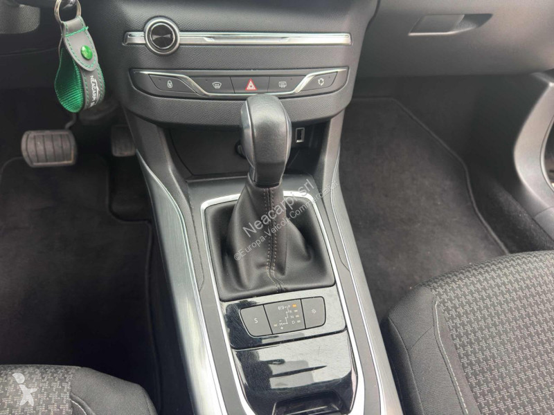 عربة نفعية Peugeot