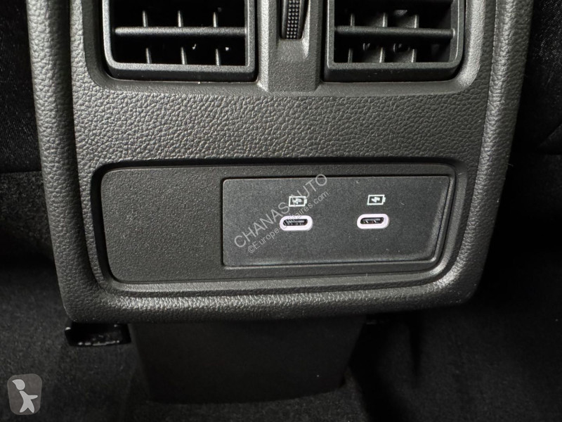 Véhicule utilitaire Renault E-Tech full hybrid...