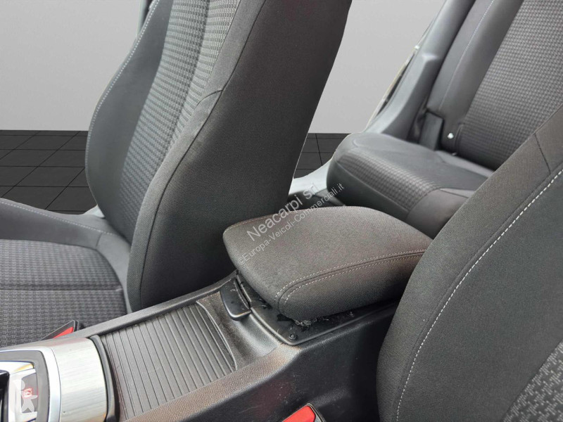 عربة نفعية Peugeot