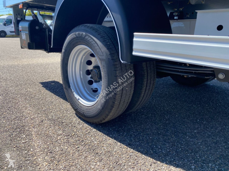 Véhicule utilitaire Renault 170 CV L4 RJ 3T5...