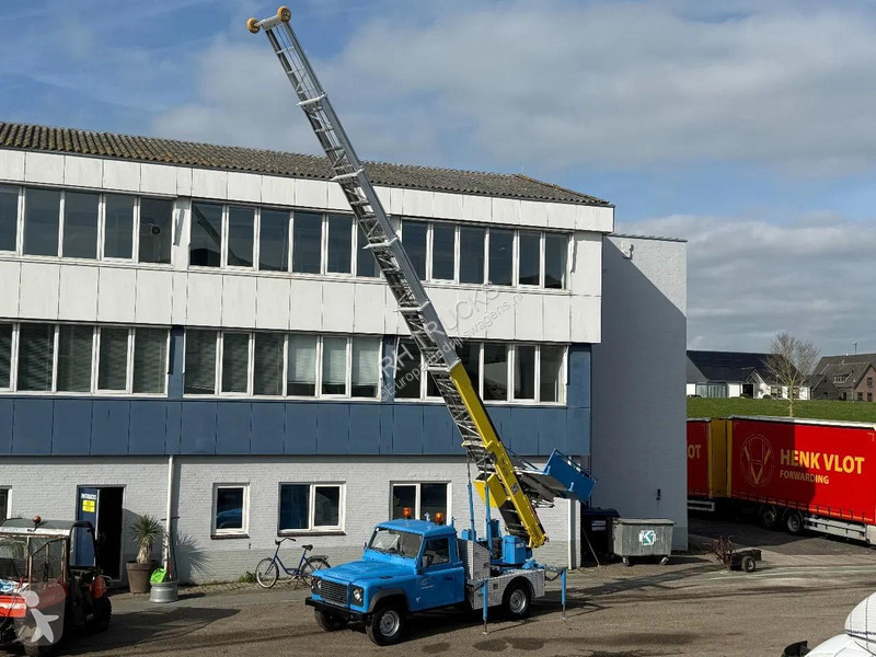 Samochód dostawczy Land Rover 4X4 KLAAS...