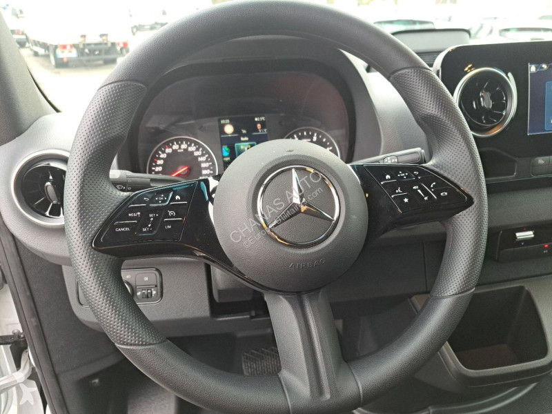 Véhicule utilitaire Mercedes 317 CDI 43 3.5T...
