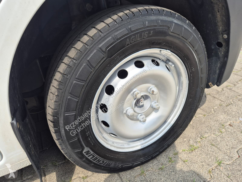 Лекотоварен автомобил Renault Master 2.3 -...