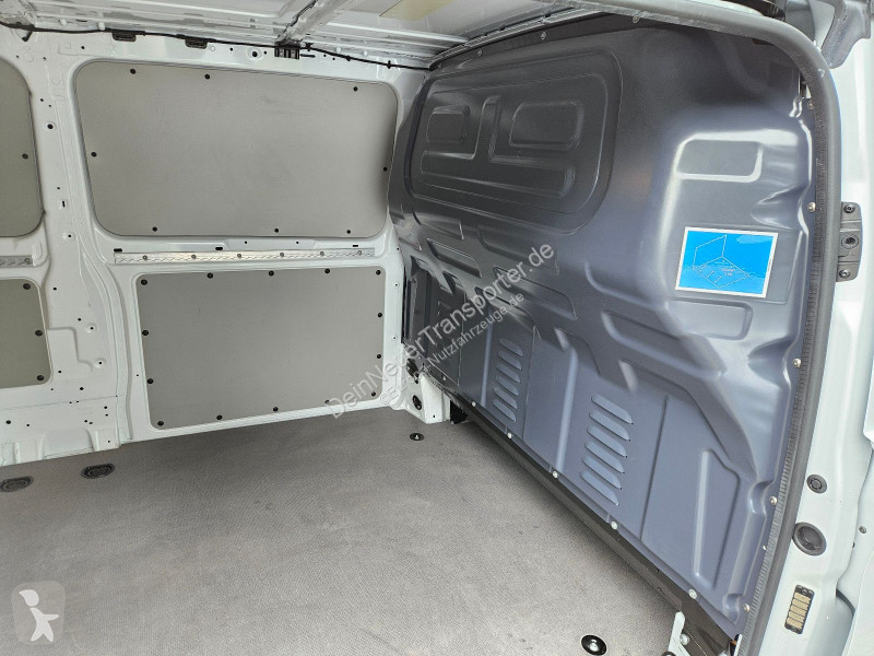 Mercedes Vito...