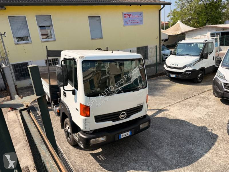 Samochód dostawczy Nissan