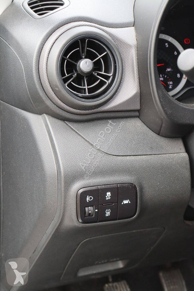 عربة نفعية Hyundai i10