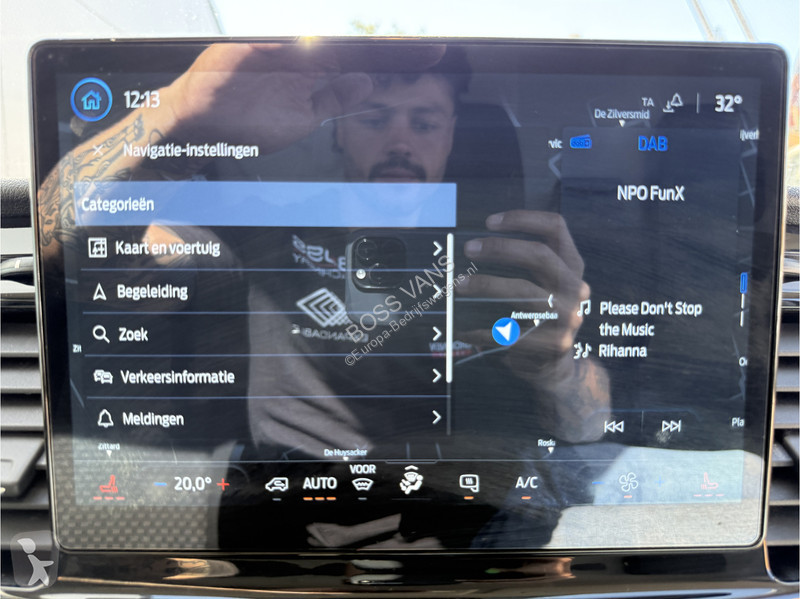 Véhicule utilitaire Ford 68kWh 184PK L4H3...
