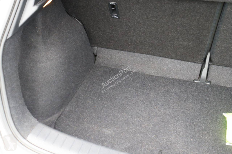 Véhicule utilitaire Nissan