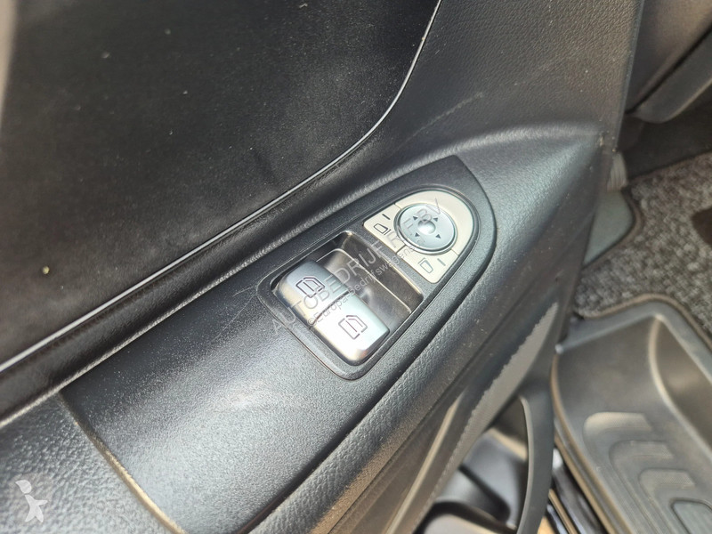 Véhicule utilitaire Mercedes L2 DC 5 Pers/...