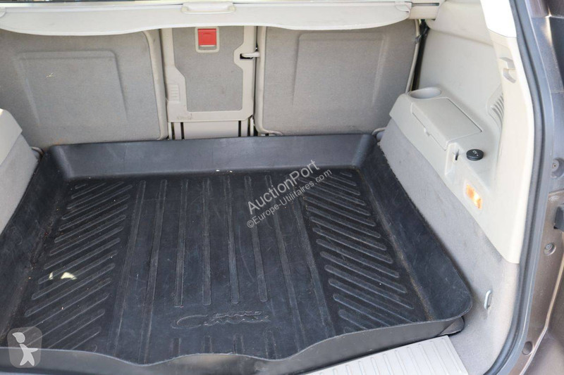 Véhicule utilitaire Ford Grand