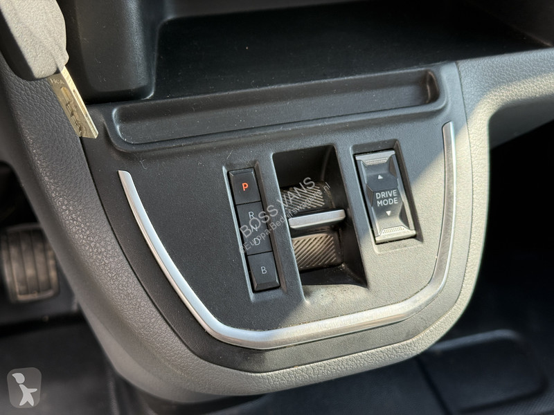 Véhicule utilitaire Peugeot 75 kWh 136PK L2H1...