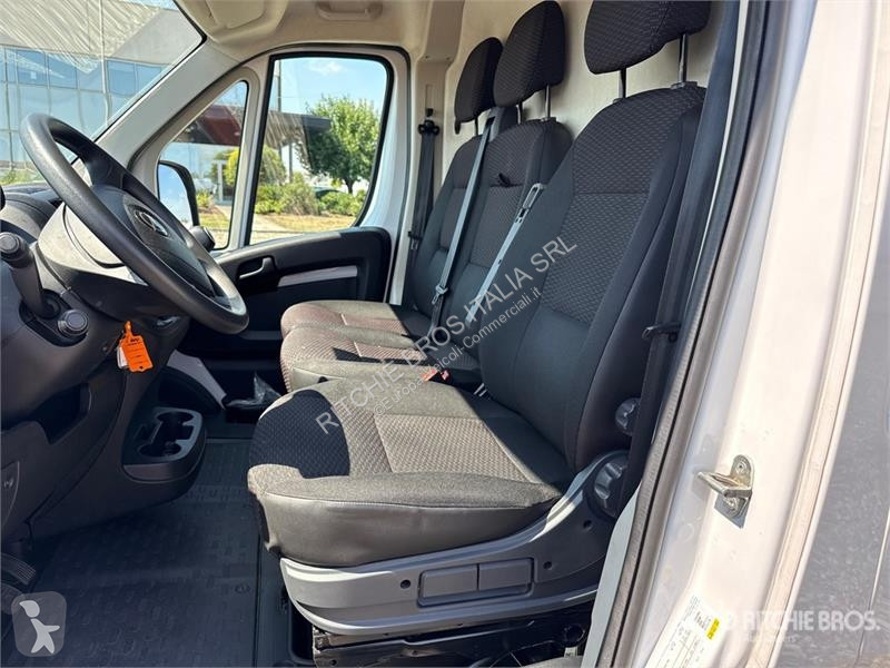 Véhicule utilitaire Opel 2.2