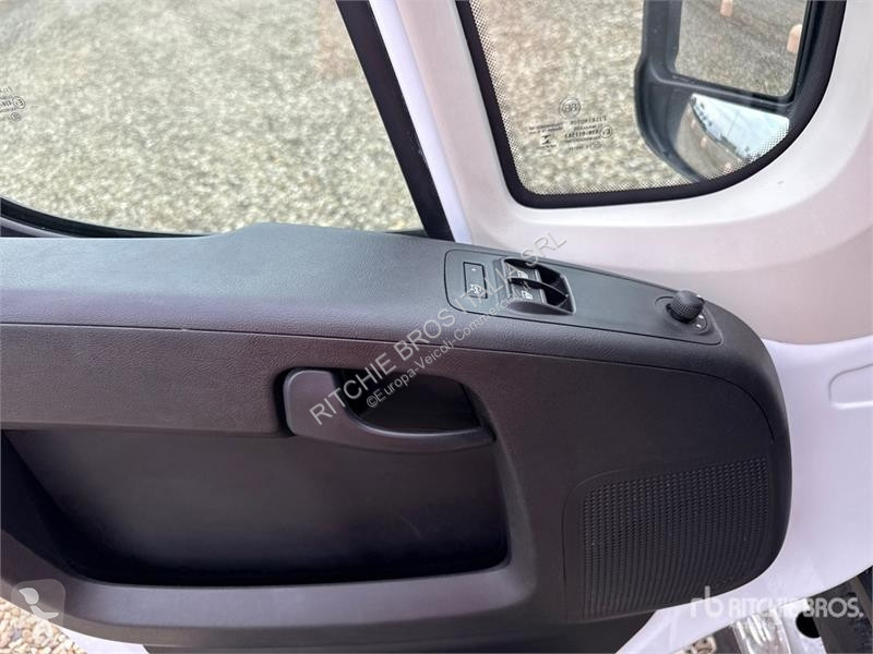 Véhicule utilitaire Opel 2.2