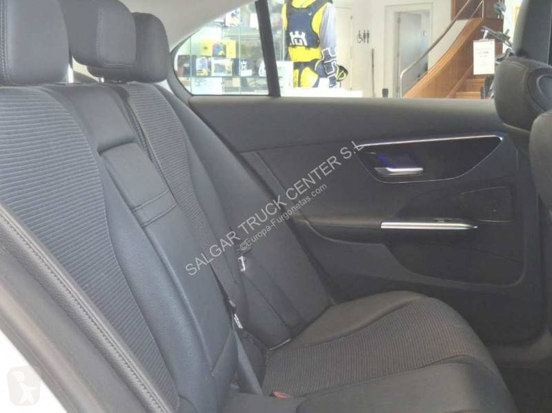 Комерційні автомобілі Mercedes 200