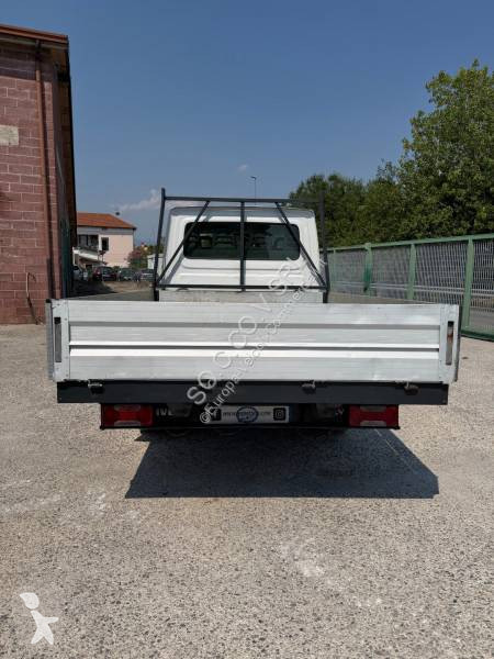 Лекотоварен автомобил Iveco 35S12