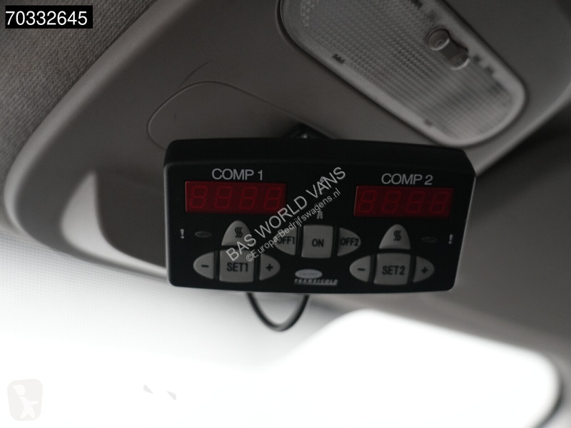 Лекотоварен автомобил Renault 125PK Lamberet...