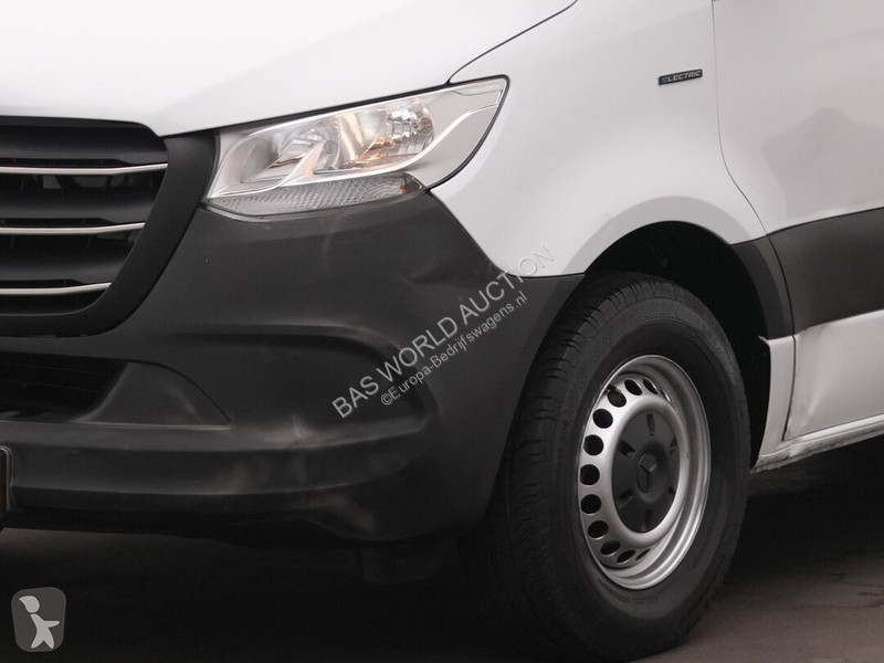 Лекотоварен автомобил Mercedes 312