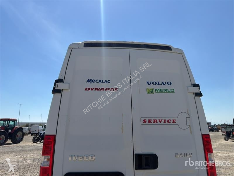 Furgoneta Iveco 35C15 Cargo Van