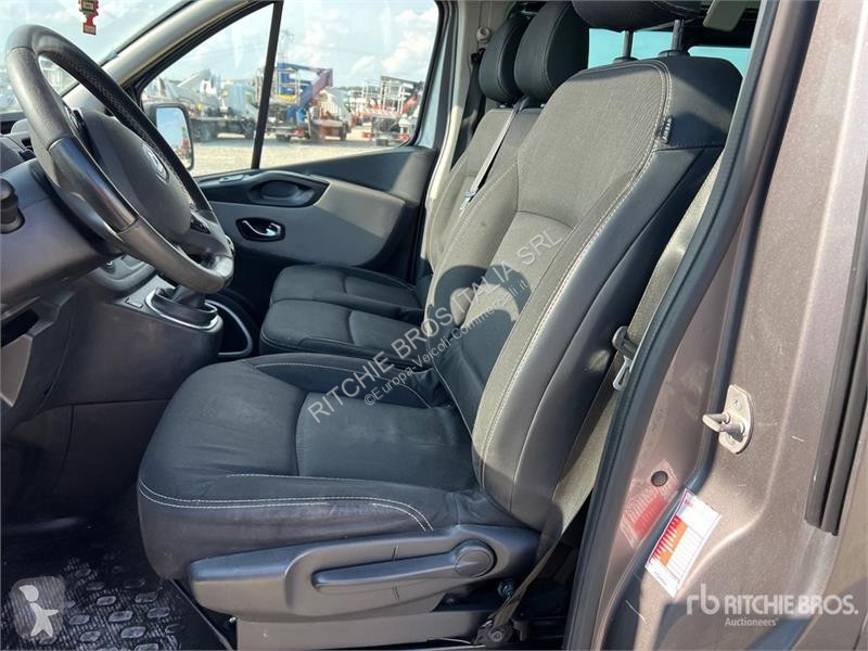 Veículo utilitário Renault 9 Passenger Van