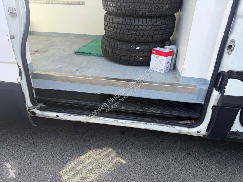 Véhicule utilitaire Iveco 35s15 Carrier Xarios...