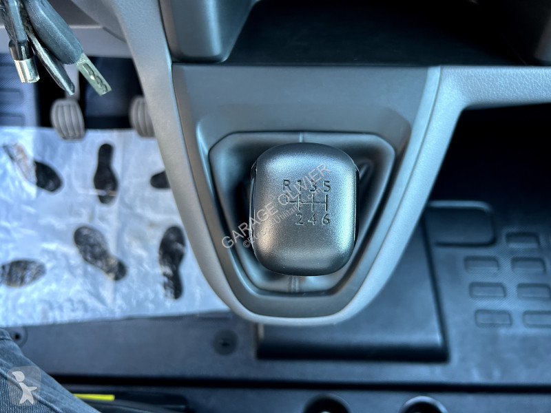 Коммерческий автомобиль Peugeot Standard...