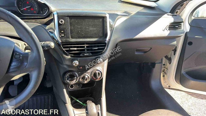 Samochód dostawczy Peugeot 208