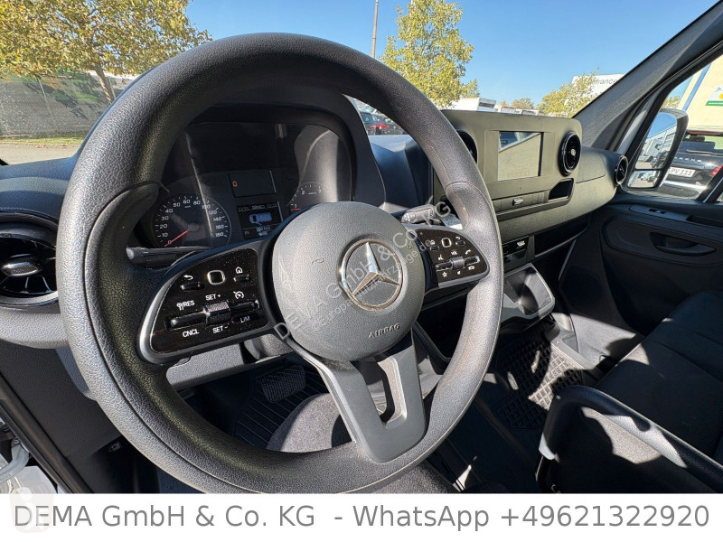 Véhicule utilitaire Mercedes...