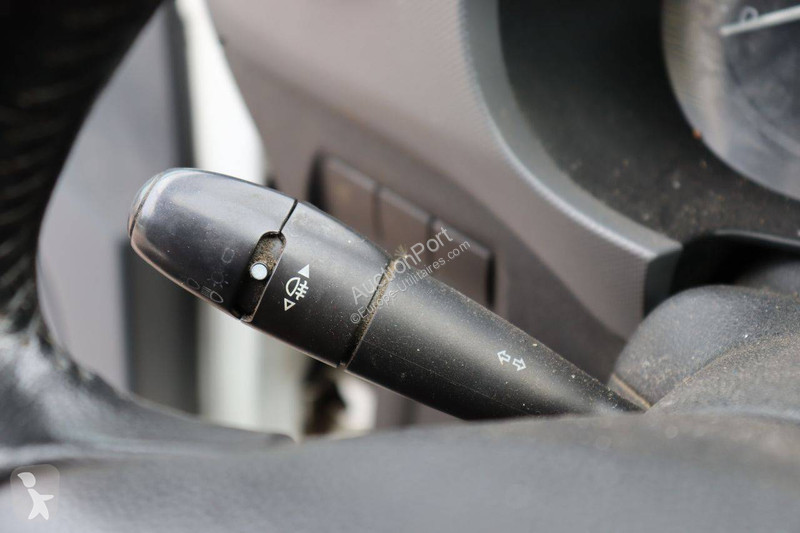 Véhicule utilitaire Peugeot 120 L1 1.6HDIF...