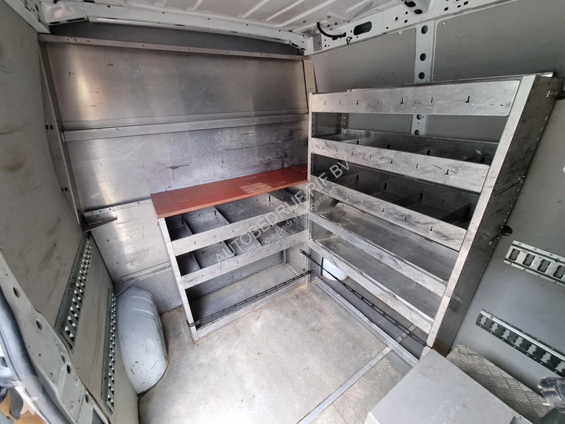 Véhicule utilitaire Renault 2.3 DCI Hoogwerker...