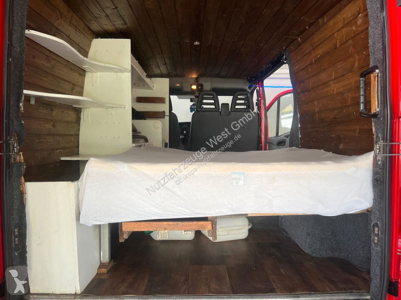 Véhicule utilitaire Iveco...